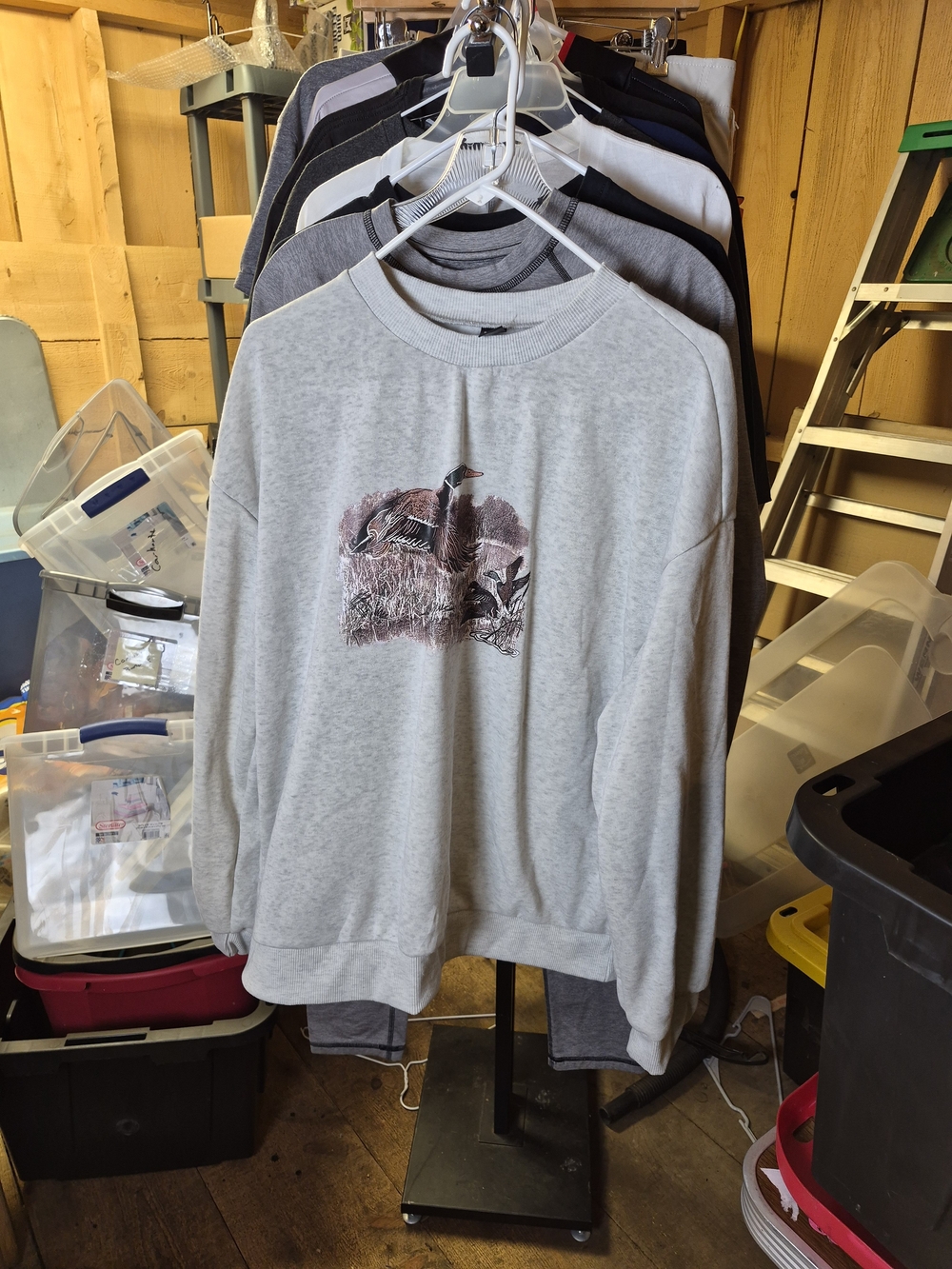 SHEIN Light Gray Crewneck Sweatshirt with Duck Graphic Bin 49